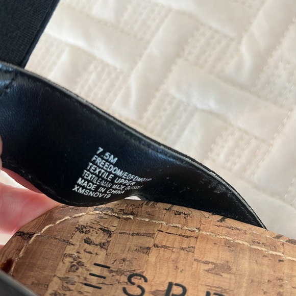 Esprit Sz 7.5 black elastic bands, gold rivet, cork 3.5” wedge heel - Picture 4 of 8